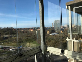 Högst upp med balkong i söderläge Stockholm